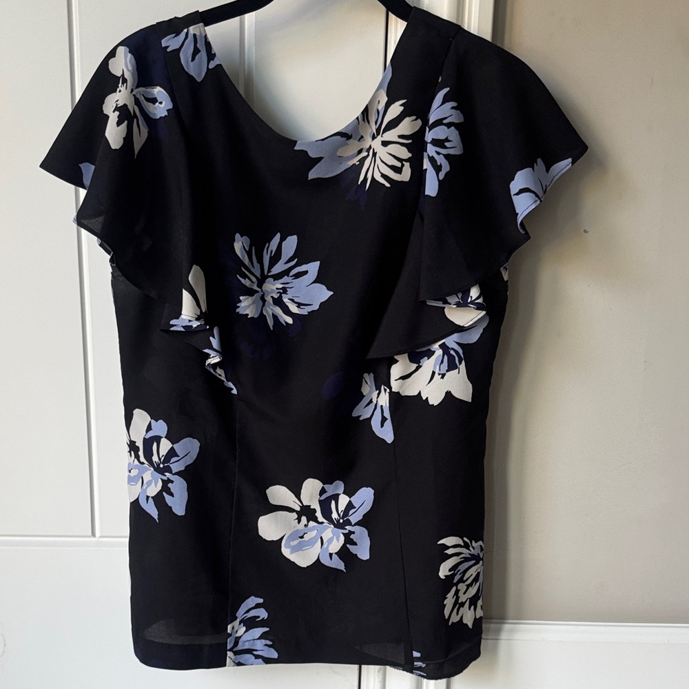 Banana republic Floral Black blue and White Women's Top blouse in size 6